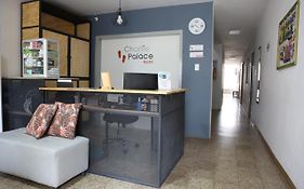 Charlie Palace Hostel