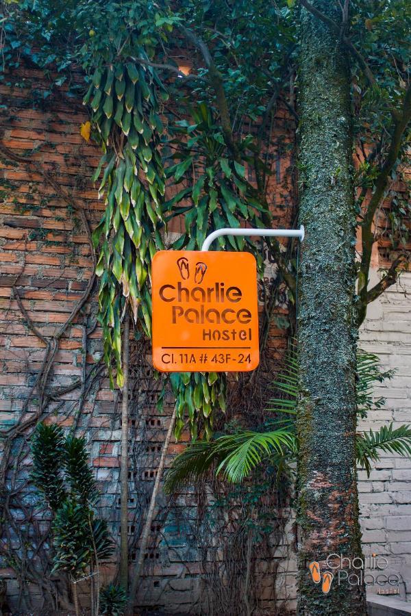 Charlie Palace Hostel Medellin Exterior photo