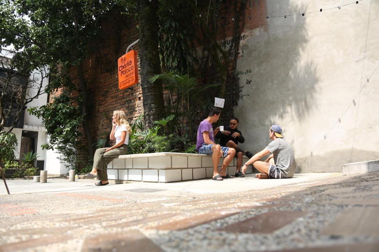 Charlie Palace Hostel Medellin Exterior photo